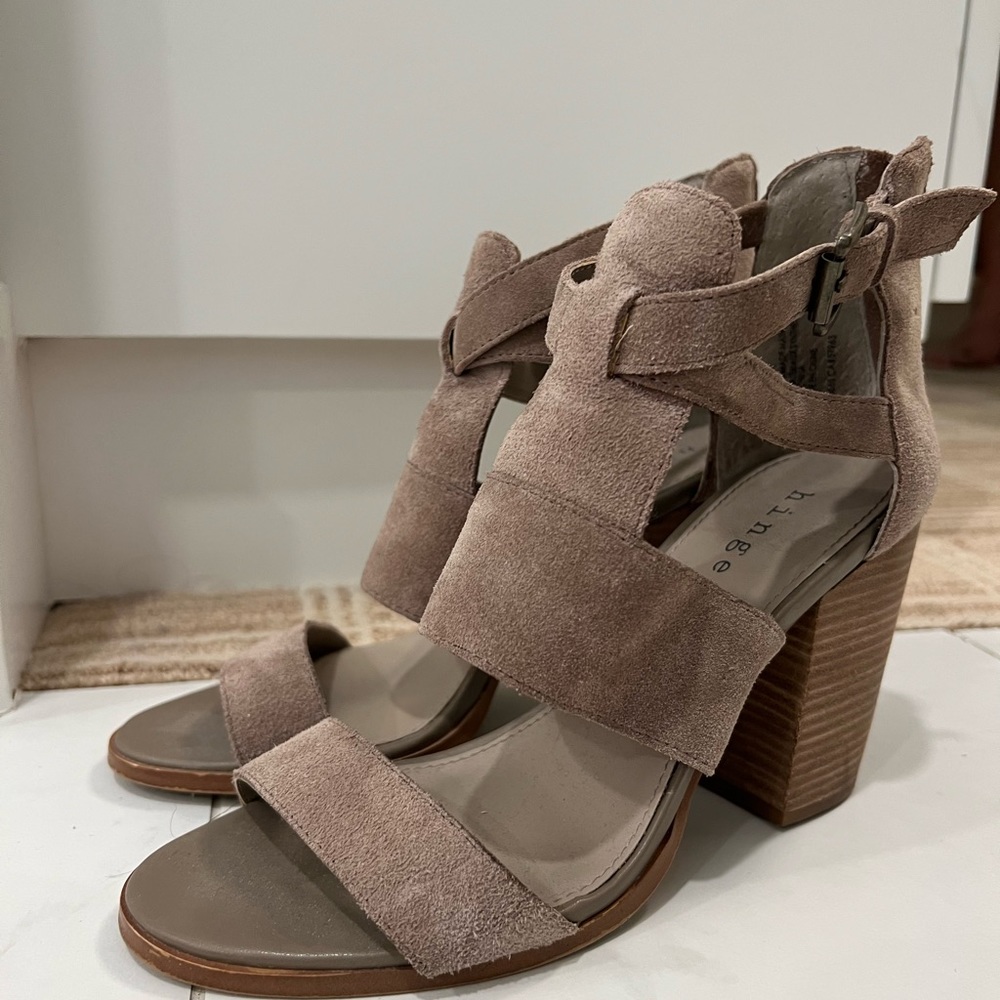 Hinge Heels size 7 1/2 - Taupe